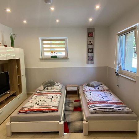 1 Zi. Apartment Naehe Flughafen/Messe Stuttgart 24H Waldenbuch Экстерьер фото