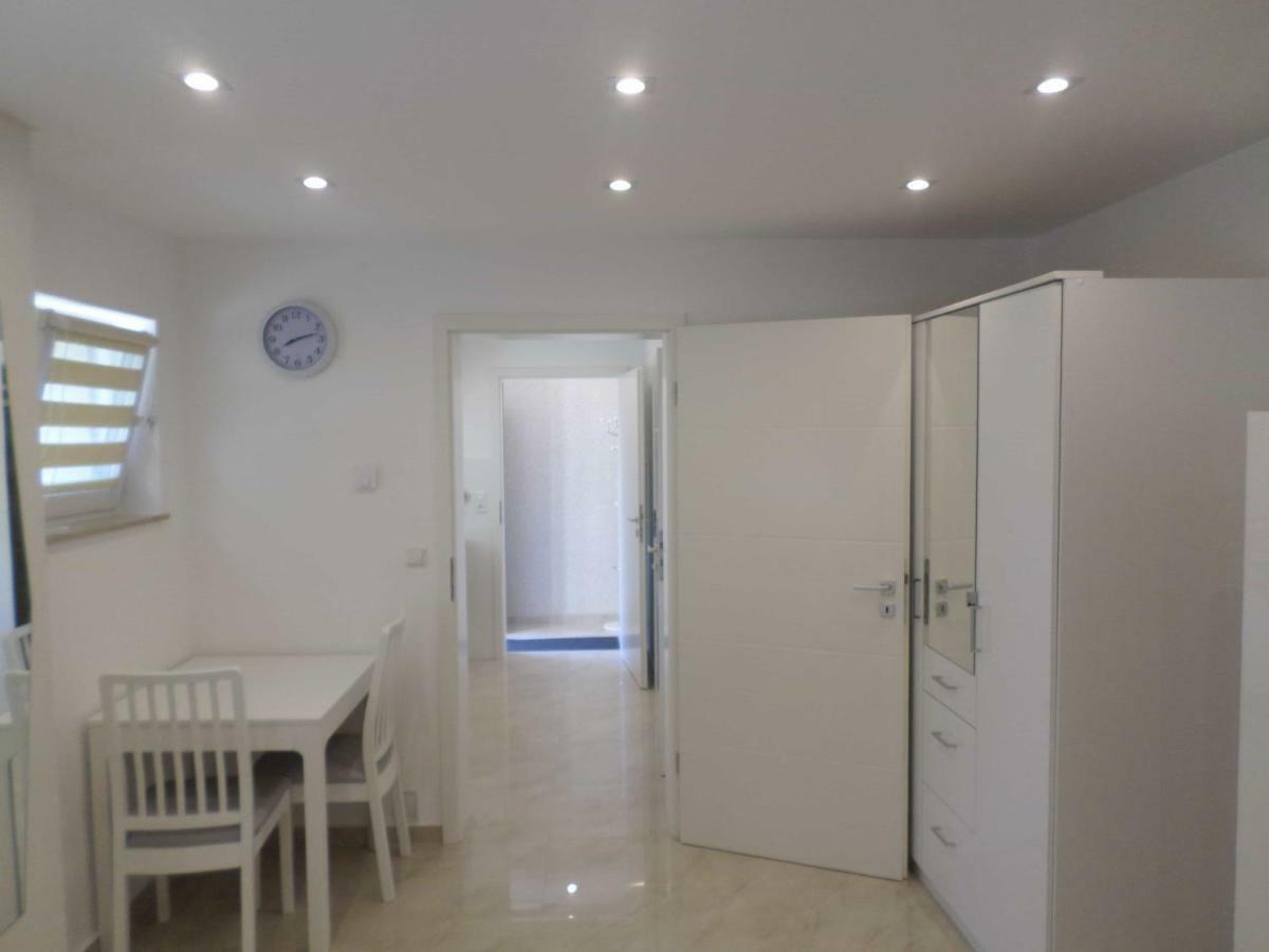 1 Zi. Apartment Naehe Flughafen/Messe Stuttgart 24H Waldenbuch Экстерьер фото