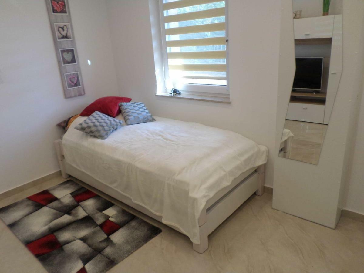 1 Zi. Apartment Naehe Flughafen/Messe Stuttgart 24H Waldenbuch Экстерьер фото